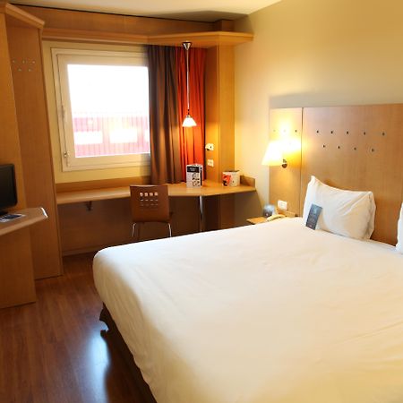 Готель Ibis Alcala De Henares La Garena Екстер'єр фото