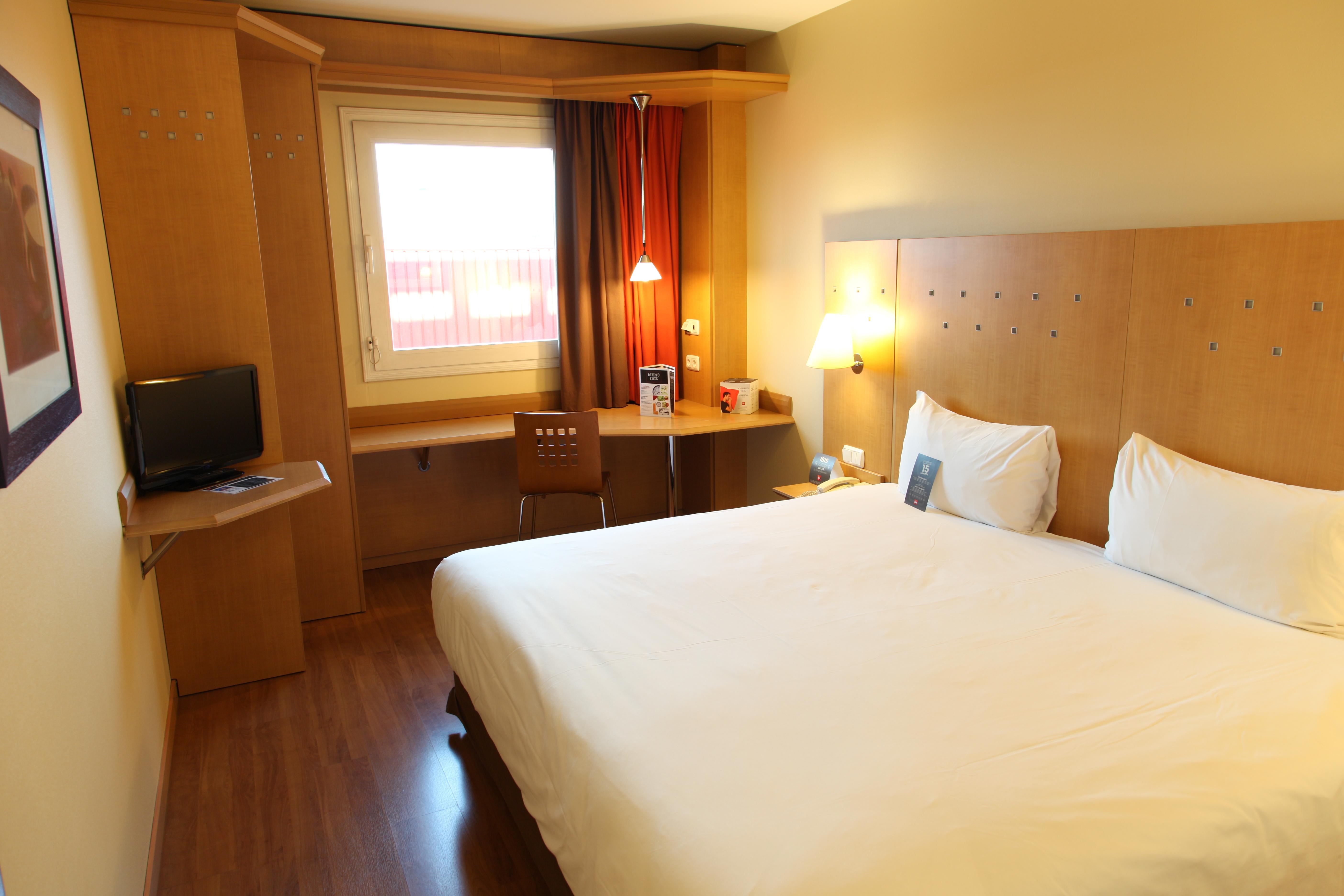 Готель Ibis Alcala De Henares La Garena Екстер'єр фото