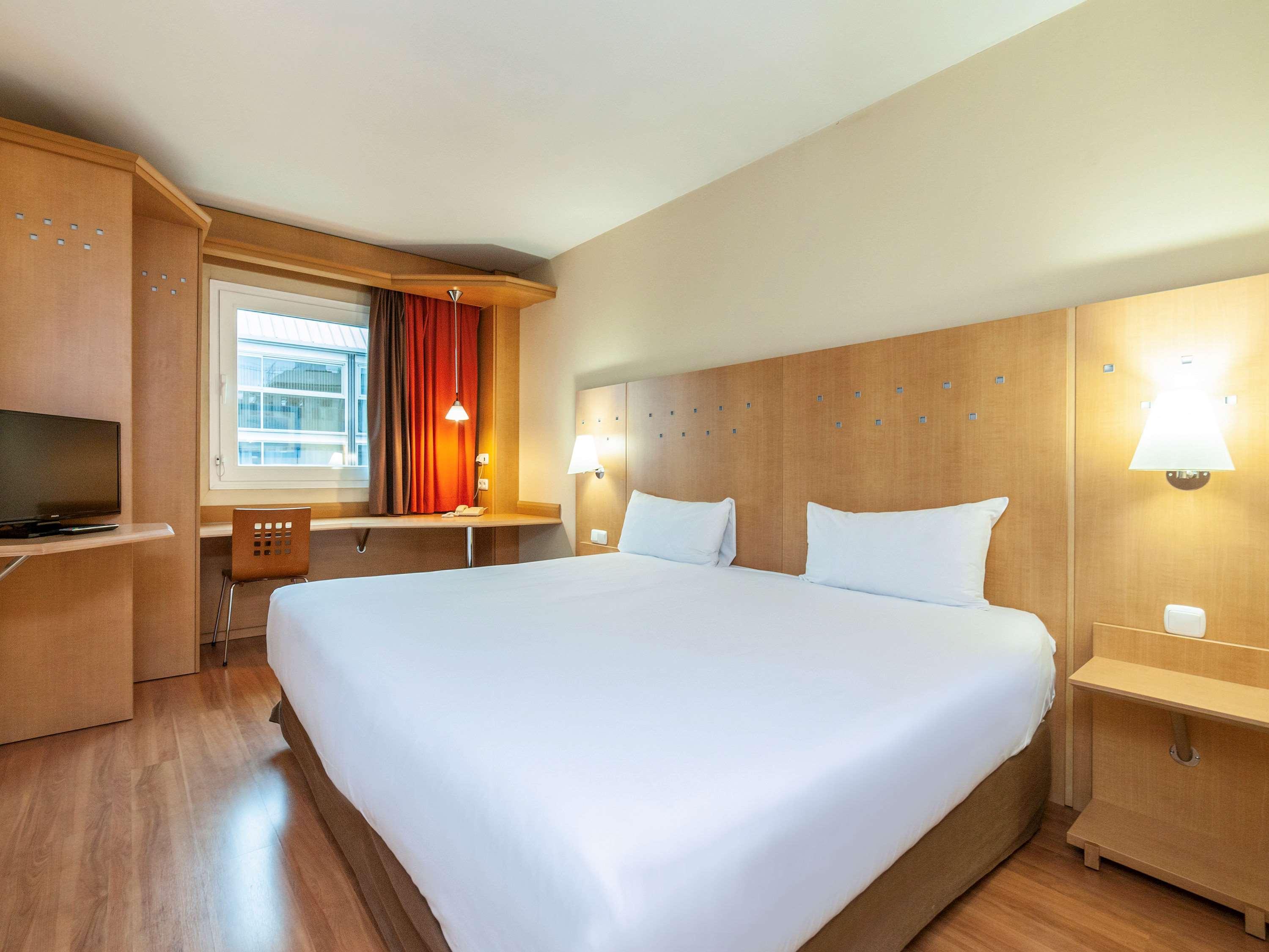 Готель Ibis Alcala De Henares La Garena Екстер'єр фото