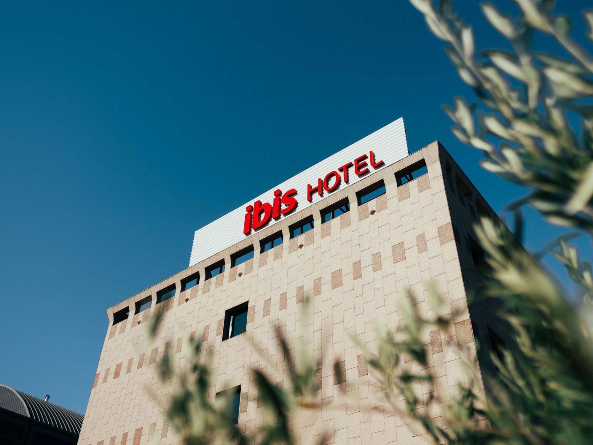 Готель Ibis Alcala De Henares La Garena Екстер'єр фото