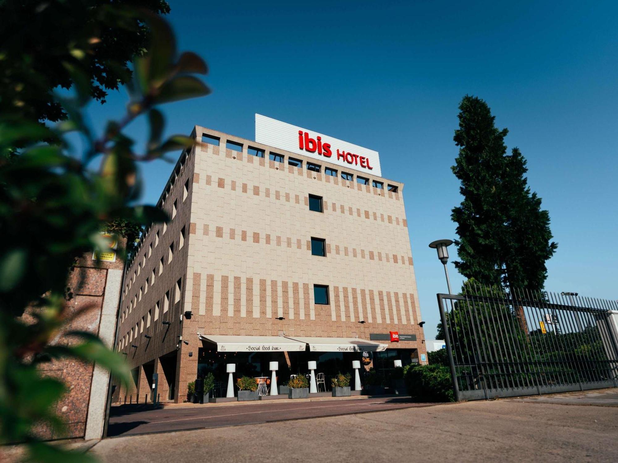 Готель Ibis Alcala De Henares La Garena Екстер'єр фото